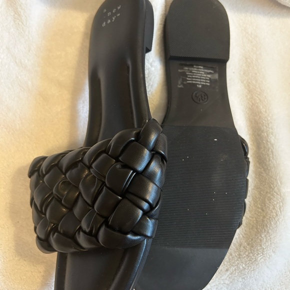 A new day black quilted sandals - Picture 3 of 3